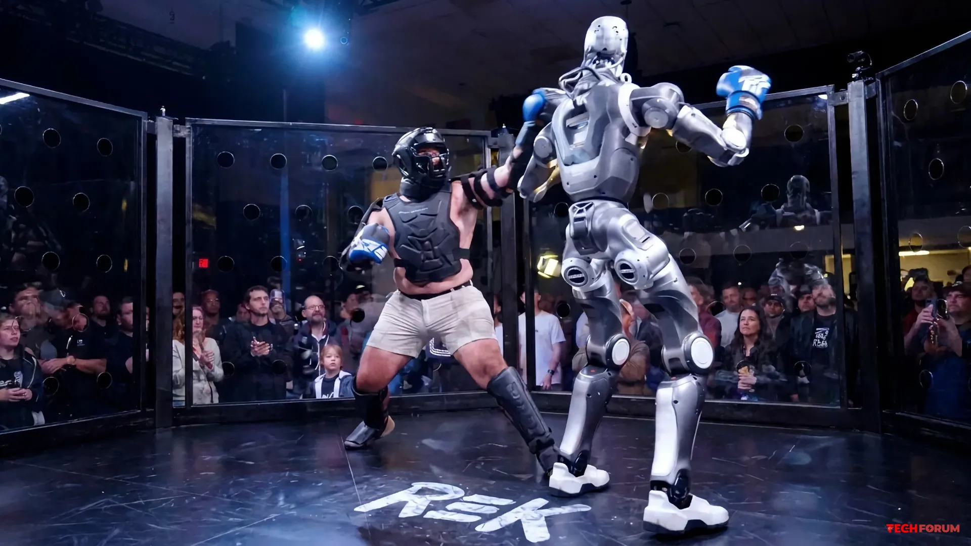 Bir robot ilk kez ringde bir insanla dövüştü ve dövüş kırık bir bilekle sonuçlandı.